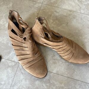 Carlos Santana Tan Suede Ankle Boots 7.5